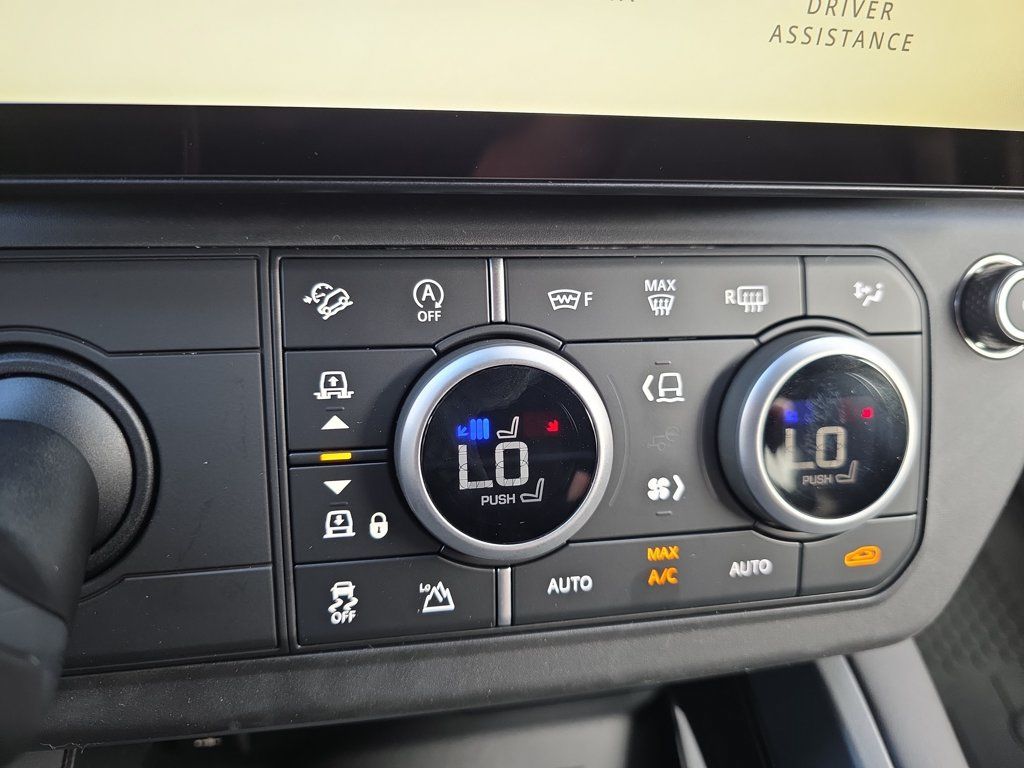 New 2026 Land Rover Defender 110 X-Dynamic SE AWD/4WD image 17