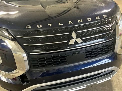 Used 2022 Mitsubishi Outlander SE image 28