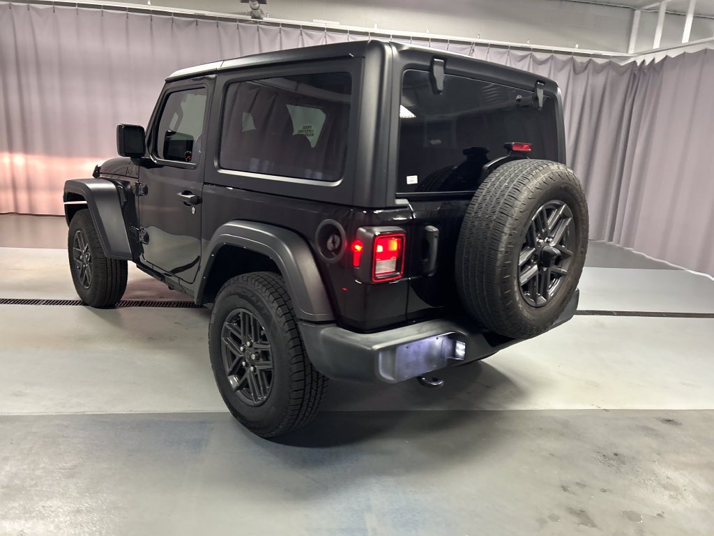 Used 2024 Jeep Wrangler Sport AWD/4WD image 5