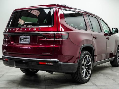 Used 2022 Jeep Wagoneer Series III w/ Premium Group I AWD/4WD image 17