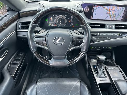 Used 2019 Lexus ES 300h w/ Accessory Package 2 image 15