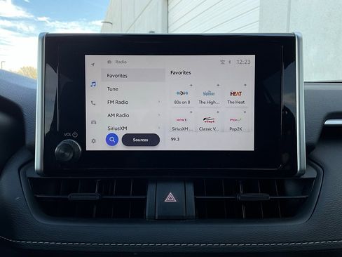 Used 2025 Toyota RAV4 XLE image 31