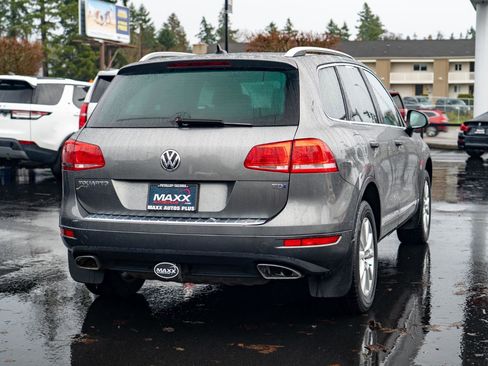 Used 2014 Volkswagen Touareg Sport AWD/4WD image 9