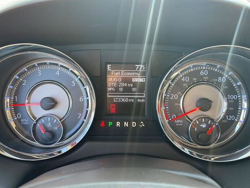 Used 2013 Chrysler Town & Country Touring-L w/ Driver Convenience Group FWD image 18