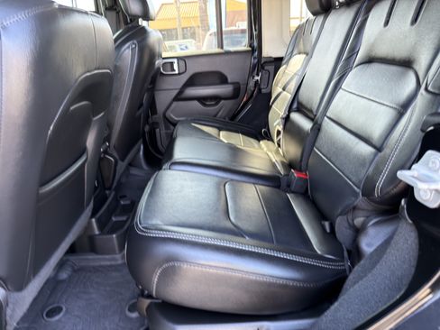 Used 2022 Jeep Wrangler Unlimited Sahara w/ Cold Weather Group AWD/4WD image 18