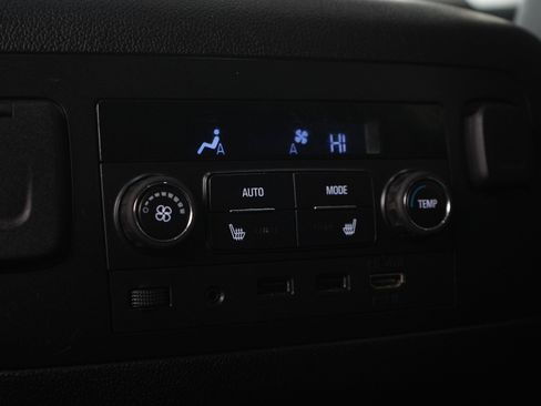 Used 2020 Chevrolet Suburban LT AWD/4WD image 19