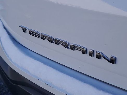 Used 2024 GMC Terrain SLE image 7