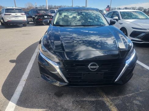 Used 2025 Nissan Altima 2.5 SV image 7