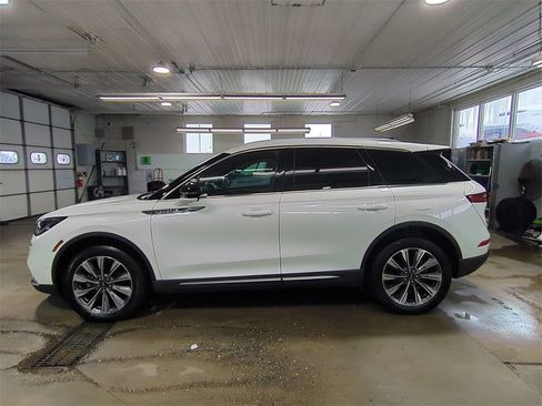 Used 2022 Lincoln Corsair Reserve w/ Equipment Group 201A image 2