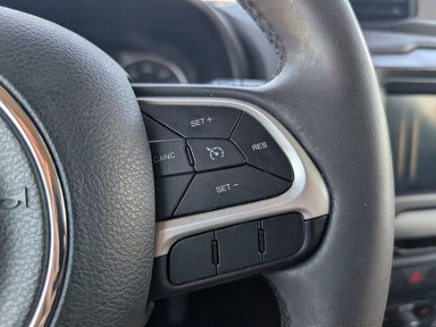 Used 2018 Jeep Renegade Latitude image 12