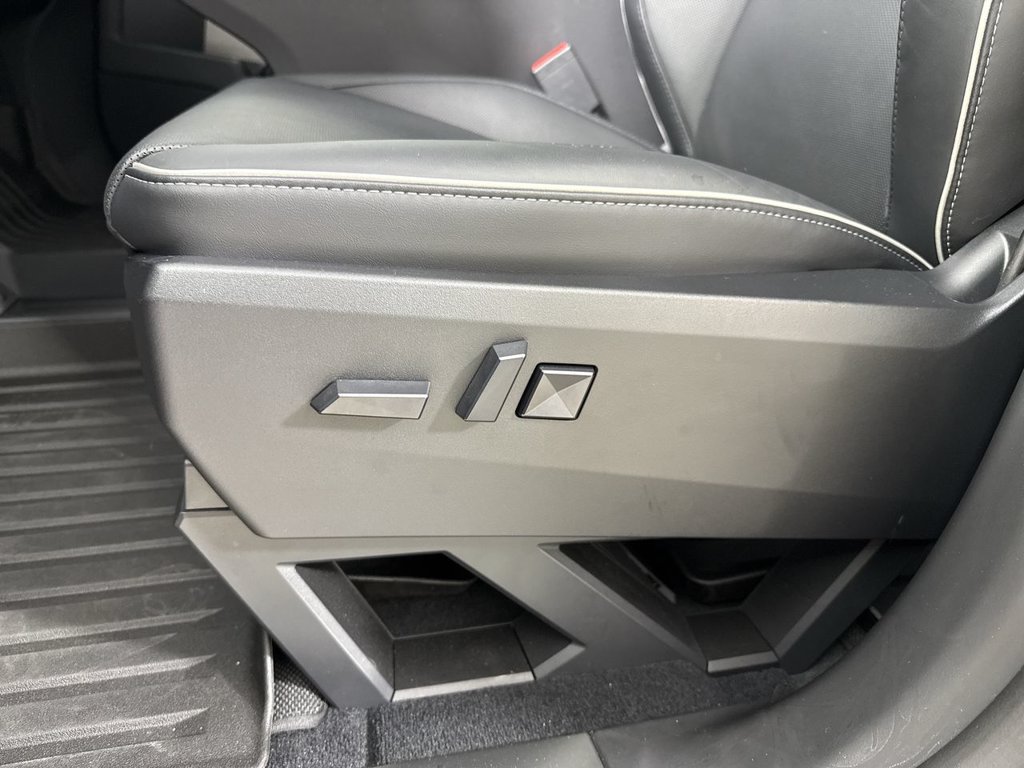 Used 2024 Tesla Cybertruck AWD Crew Cab image 40
