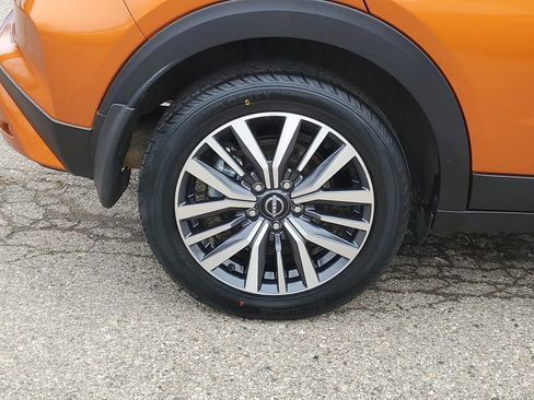 Used 2023 Nissan Kicks SV image 5