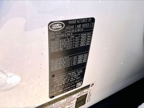Certified 2025 Land Rover Discovery Dynamic SE AWD/4WD image 33