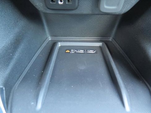 Used 2023 Chevrolet Traverse LT FWD image 10