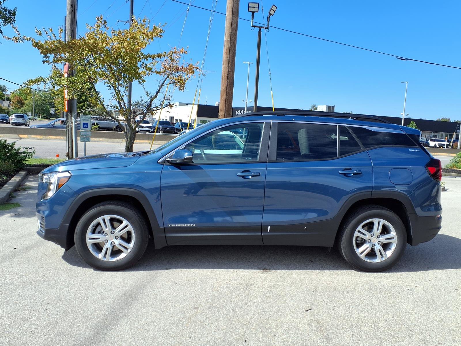 Used 2024 GMC Terrain SLE w/ Driver Convenience Package AWD/4WD image 23