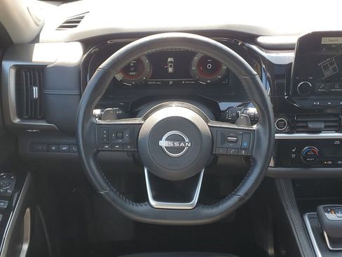 Used 2022 Nissan Pathfinder Platinum image 30