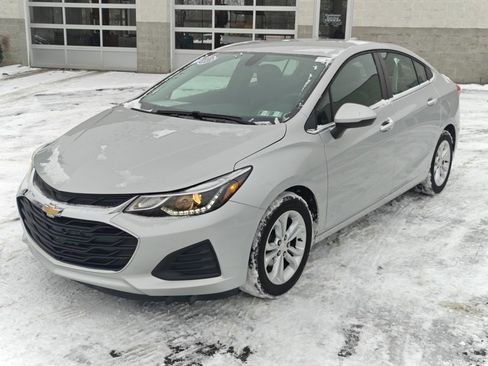Used 2019 Chevrolet Cruze LT w/ Convenience Package image 9