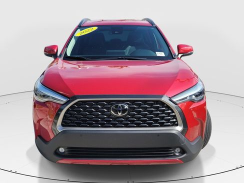 Used 2022 Toyota Corolla Cross XLE FWD image 2