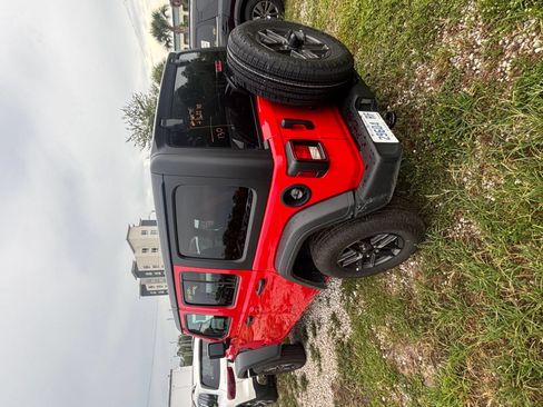 Used 2025 Jeep Wrangler Unlimited Sport AWD/4WD image 18