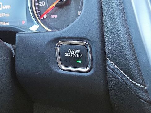 Used 2023 GMC Acadia SLT image 32