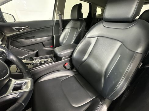 Used 2023 Kia Sportage EX image 9