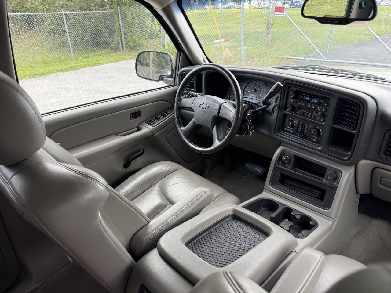 Used 2004 Chevrolet Suburban LS w/ Preferred Equipment Group RWD image 23