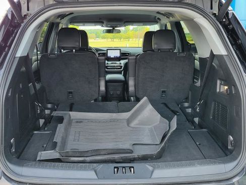 Used 2024 Ford Explorer XLT w/ Equipment Group 202A AWD/4WD image 8