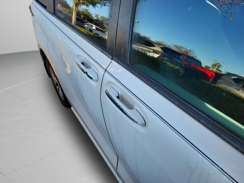 Used 2025 Toyota Sienna XLE image 17