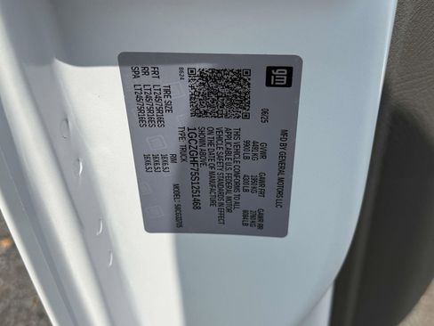 New 2025 Chevrolet Express 3500 Extended image 25