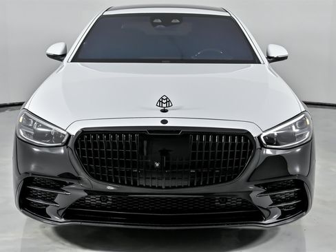 Used 2022 Mercedes-Benz S 500 4MATIC w/ AMG Line Package image 5