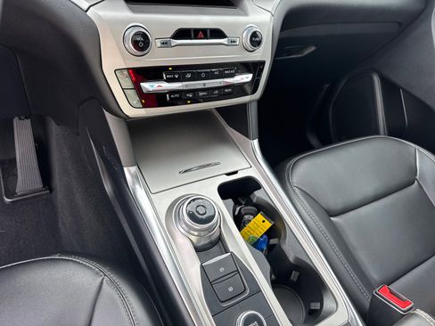 Used 2022 Ford Explorer XLT w/ Equipment Group 202A image 30