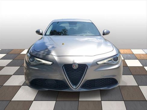 Used 2018 Alfa Romeo Giulia RWD image 2