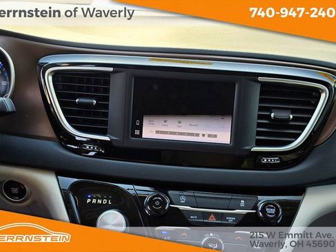 Used 2022 Chrysler Voyager LX FWD image 9