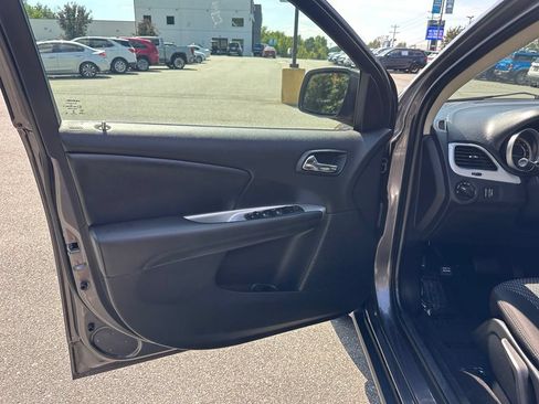 Used 2020 Dodge Journey SE FWD image 11