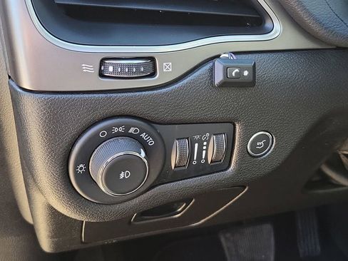 Used 2022 Jeep Cherokee Latitude Lux image 17