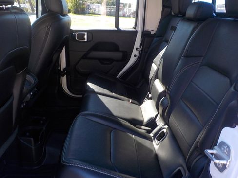 Used 2022 Jeep Gladiator Overland w/ Popular Equipment Package image 10