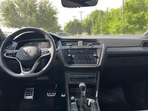 Certified 2023 Volkswagen Tiguan SE R-Line FWD image 27