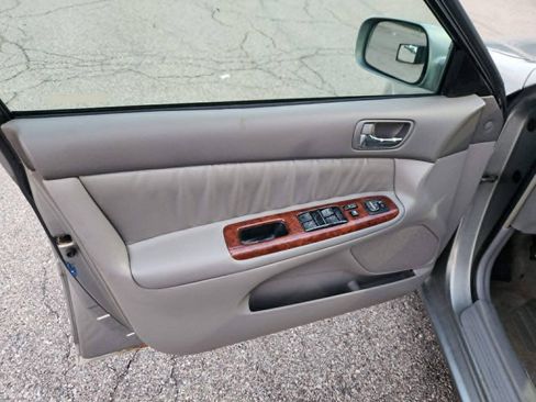 Used 2006 Toyota Camry XLE FWD image 10