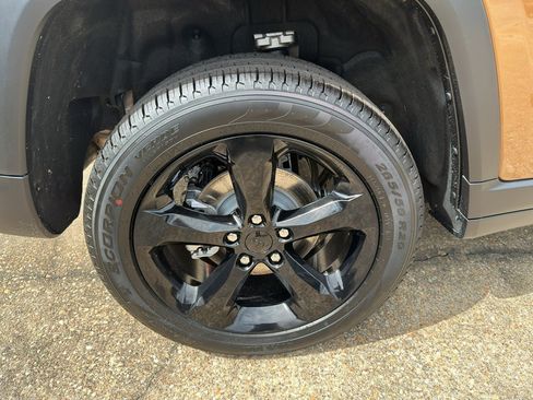 New 2026 Jeep Grand Cherokee Limited w/ Limited Altitude Package RWD image 8