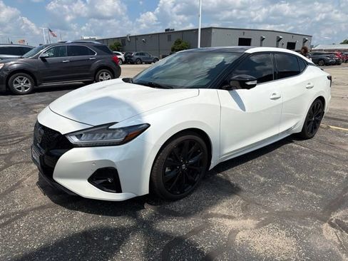 Used 2021 Nissan Maxima SR w/ Sport Mat Group FWD image 2