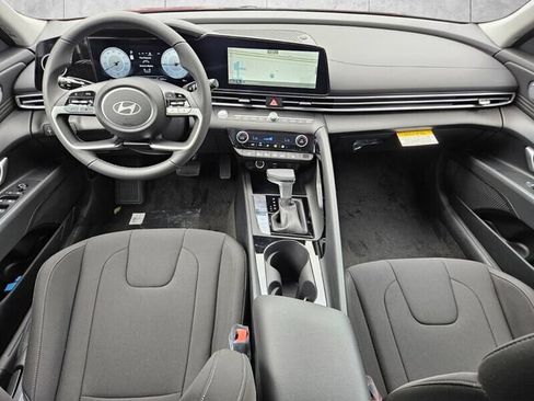 Certified 2025 Hyundai Elantra SEL FWD image 6