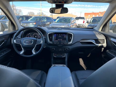 Used 2024 GMC Terrain Denali w/ Denali Premium Package image 9