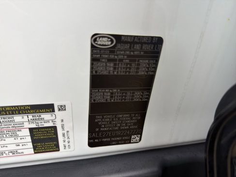 Used 2024 Land Rover Defender 110 X-Dynamic SE image 9