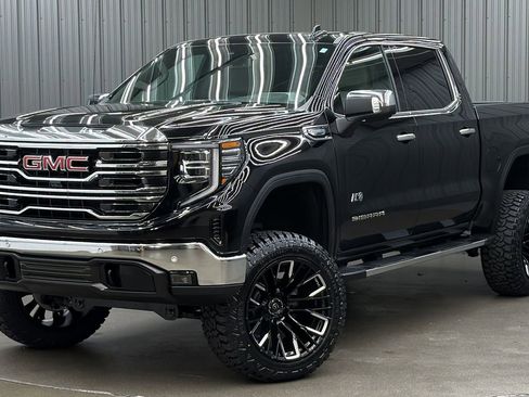 Used 2026 GMC Sierra 1500 SLT image 1