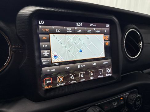 Used 2021 Jeep Wrangler Unlimited Sahara AWD/4WD image 21