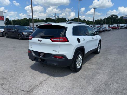 Used 2018 Jeep Cherokee Latitude Plus w/ Trailer Tow Group AWD/4WD image 3