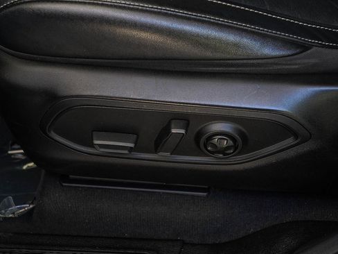 Used 2023 Jeep Grand Cherokee Limited w/ Black Appearance Package image 23