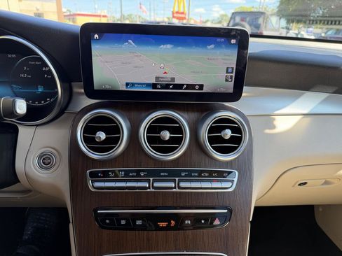 Used 2021 Mercedes-Benz GLC 300 4MATIC image 19