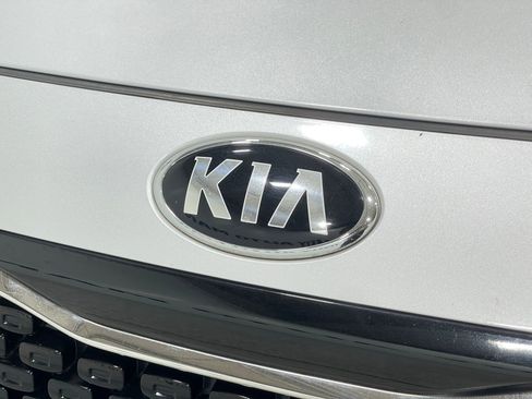 Used 2017 Kia Niro Touring image 38