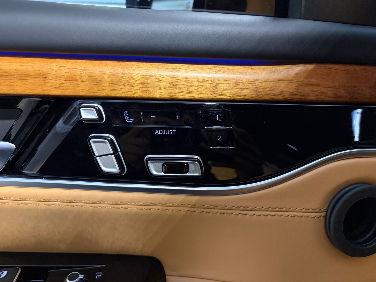 Used 2023 Jeep Grand Wagoneer Series III AWD/4WD image 23